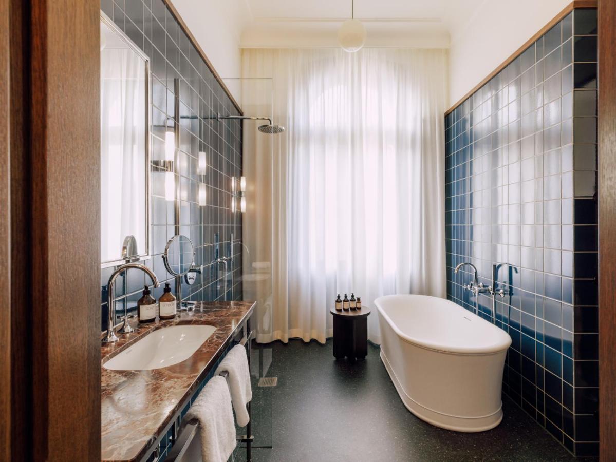 Boutique Hotel Chateau Royal Berlino Esterno foto Bathroom
